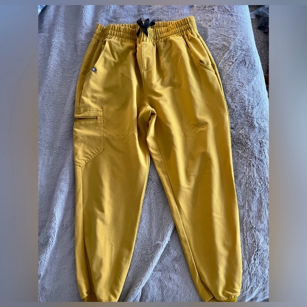 Figs women's jogger uniform.